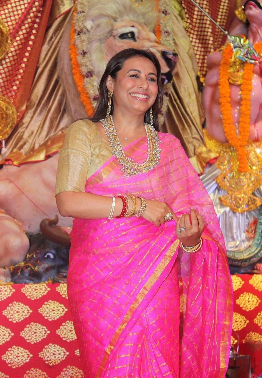 Indian Actress Rani Mukerji Celebrates Durga Puja3